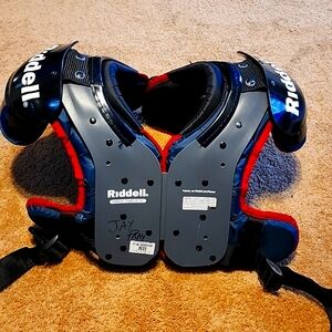 Used great condition shoulder pads youth size L 13" to 14" Riddle Pursuit